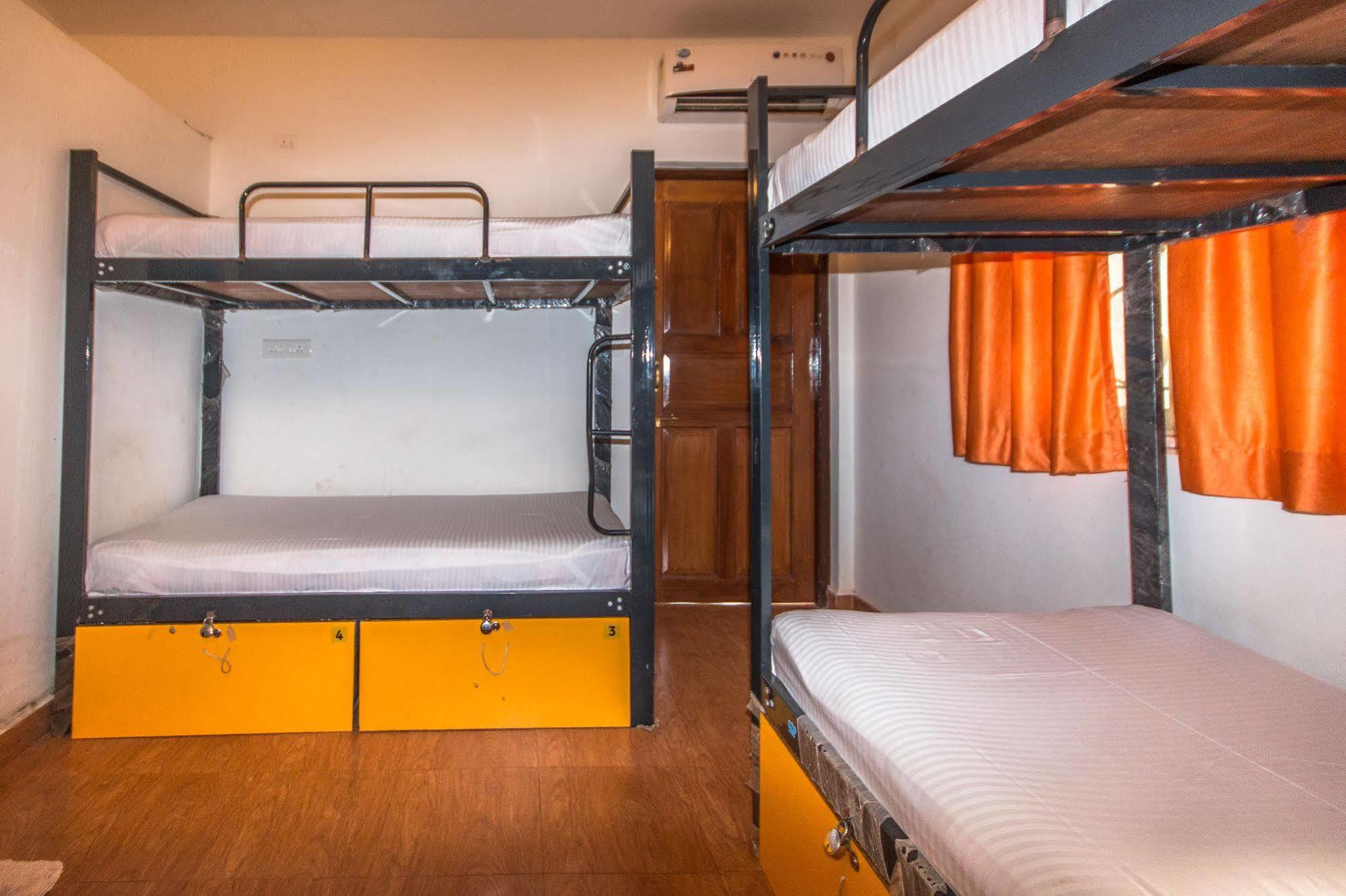 Backpacker Panda Goa Hostel Calangute Exterior photo