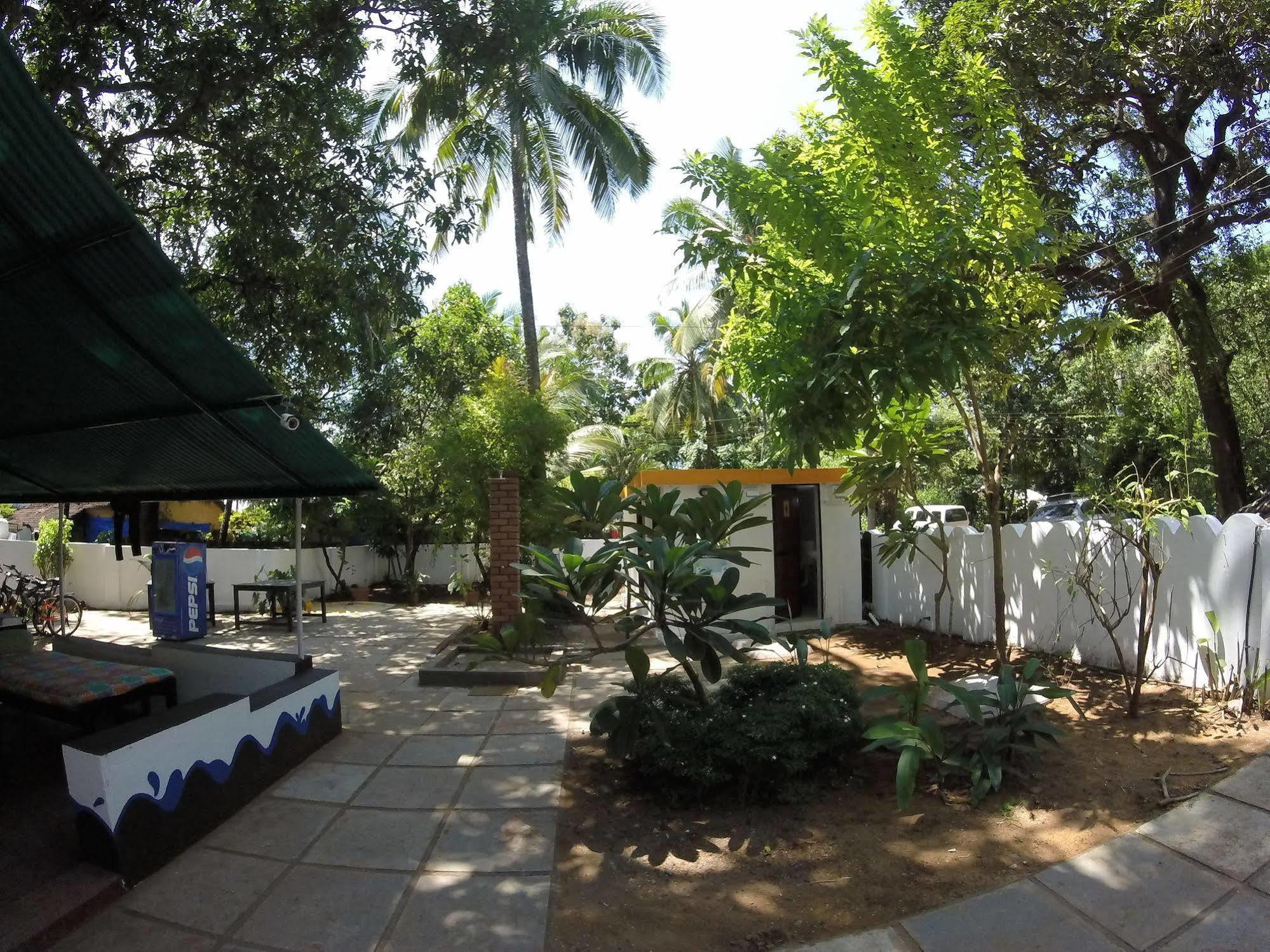 Backpacker Panda Goa Hostel Calangute Exterior photo
