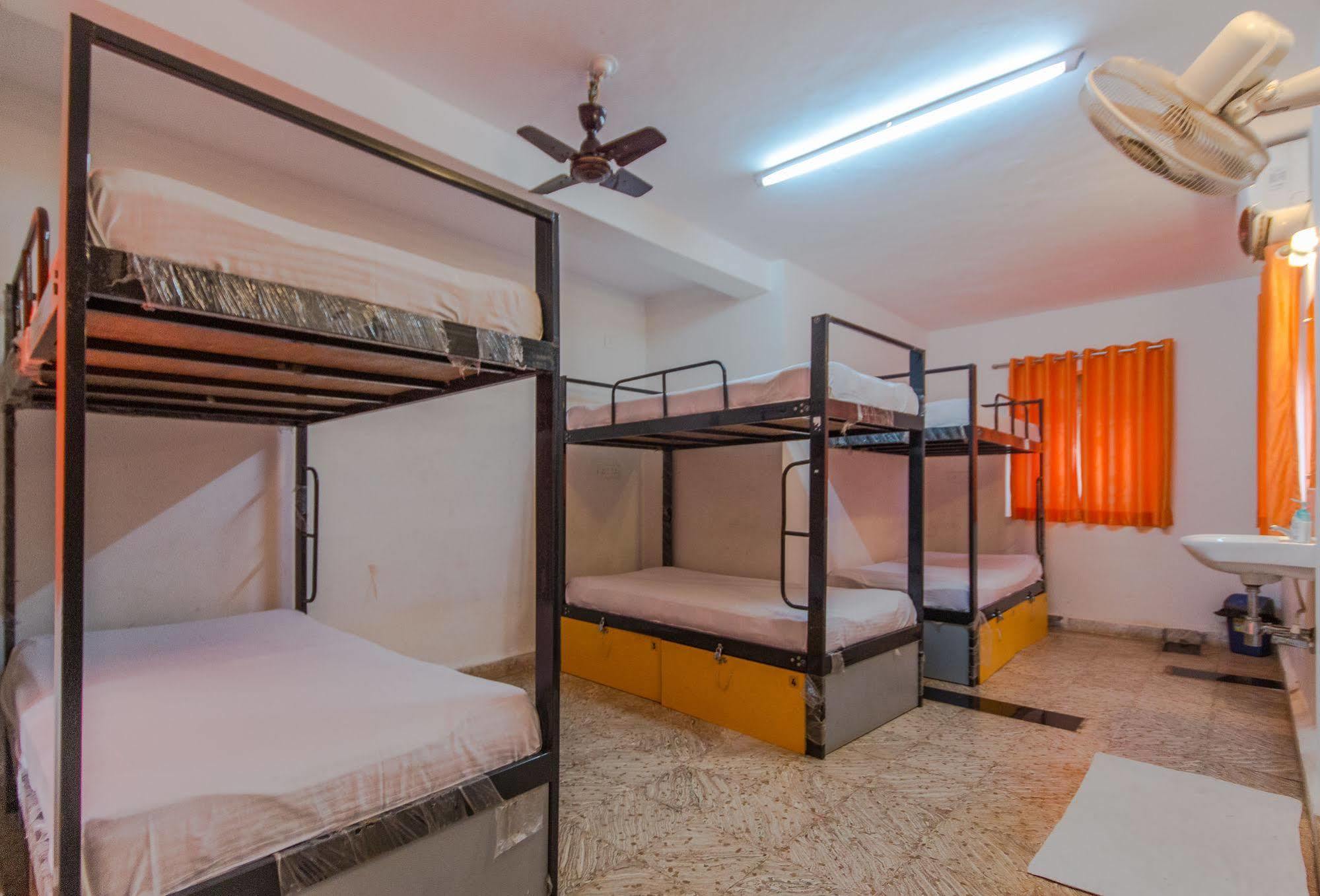 Backpacker Panda Goa Hostel Calangute Exterior photo