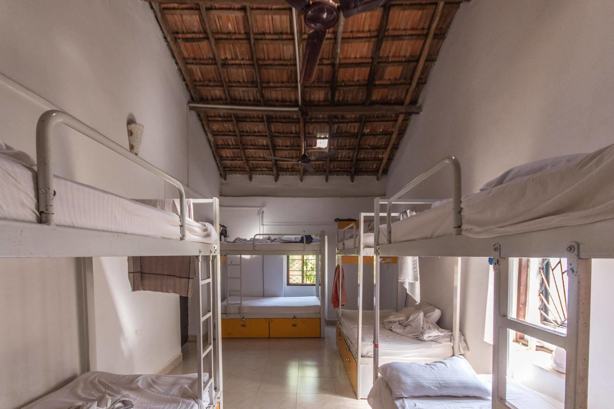 Backpacker Panda Goa Hostel Calangute Exterior photo